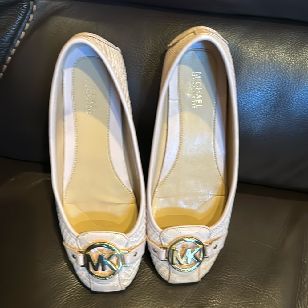 Michael Kors woman’s 6M blush pink flats.